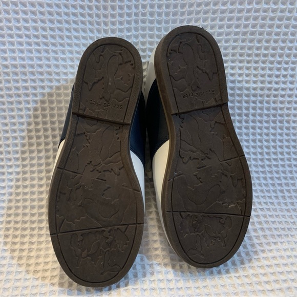 Stride Rite Classic Leather Saddle Shoes Navy and White size 10.5. - Picture 6 of 6